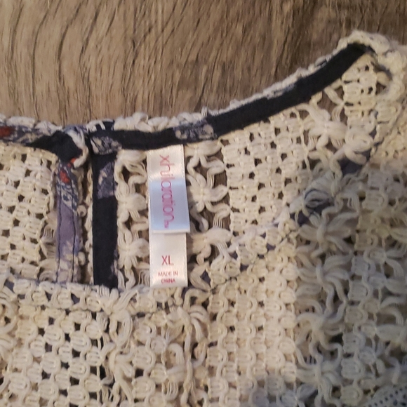 Top - Picture 2 of 2